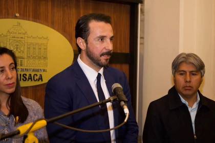 Juan Pablo Velasco remite a la ALD el proyecto de Ley de la Guardia Departamental Cruceña
