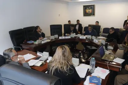 ¿Elecciones judiciales en 2026? El TSE y una comisión del Legislativo exploran salidas para completar los siete magistrados