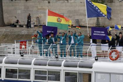 Con mucha ilusión, la tricolor boliviana flamea en los Juegos Olímpicos de París 2024