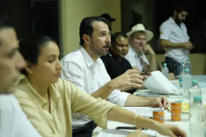 Se instala el diálogo en Cuatro Cañadas: Están presentes autoridades y parte de los sectores movilizados