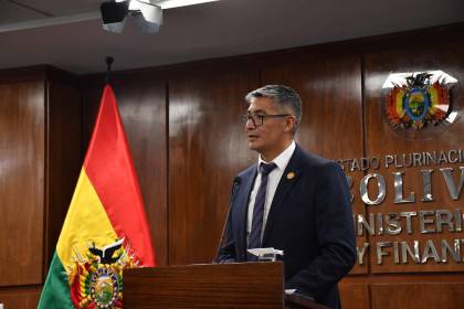 Fiscalía citará a Espinoza como investigado por la presunta compra irregular de un vehículo, señala Mariaca