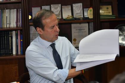 Tuto condiciona respaldo a la ley del FMI y pide al Gobierno publicar el acuerdo, incluso los “compromisos debajo la mesa”