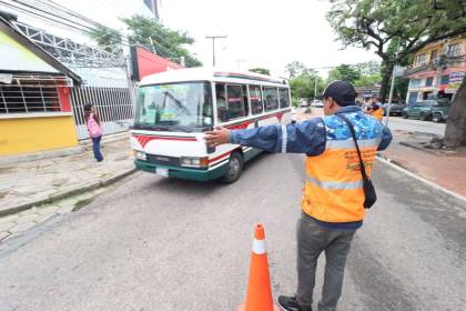 Micreros tienen 10 días para registrar sus unidades en Santa Cruz de la Sierra para tributar, dice director municipal