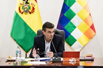 Por decreto, Paz dispone que la AGETIC cree el “Despacho Virtual del Presidente” para gobernar a distancia 