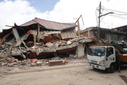 Bolivia anuncia el envío de rescatistas a Venezuela, golpeada por terremotos 