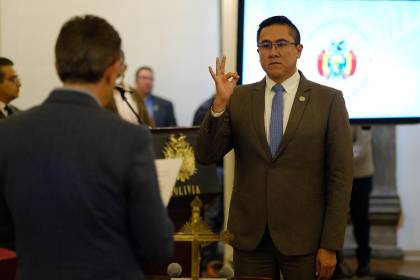 Christian Morales jura como nuevo ministro de Economía y Finanzas Públicas
