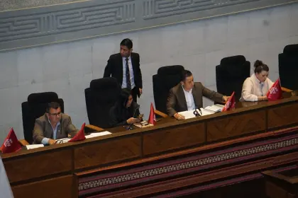 “Creo que me excedí”, dice Lara y pide disculpas a parlamentarios 