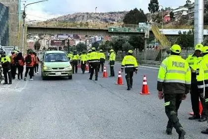 Expolicías y cívicos saludan determinación del cierre de comisarías de Tránsito