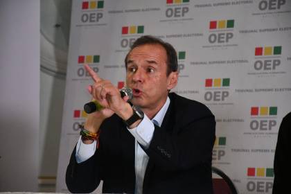 “La economía está en coma”: Tuto dice que se necesita inyectar dólares desde el principio para frenar la crisis