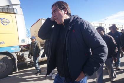 Ministro Zamora y caravana que abría el corredor humanitario regresan a La Paz por vías alternas