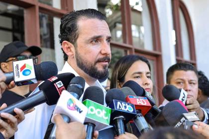 Gobernador Velasco condiciona la postergación del 50-50 al 2027 