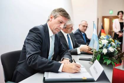 Argentina firma su primer contrato a largo plazo para exportar gas a Europa