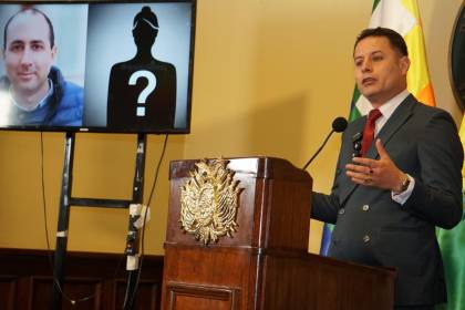 Lara acusa a Cerimedo de manejar “los tentáculos del narcotráfico” en Bolivia y presenta audios que atribuye al exasesor