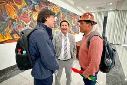 En medio de las protestas, la COB se reúne con autoridades del Gobierno por el DS 5503