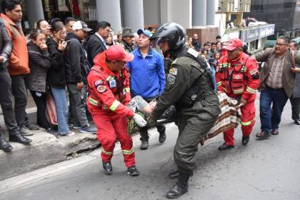 “Se hubiera llevado a más gente”, dice chofer que cuenta que interpuso su auto para detener a minibús sin control