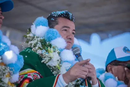 Jhonny Fernández cierra campaña en Santa Cruz y hace esperar el nombre de su vicepresidente