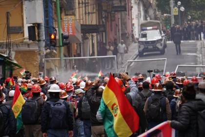 ”Vamos a mantener los bloqueos”, dicen mineros que exigen la abrogación del Decreto Supremo 5503 