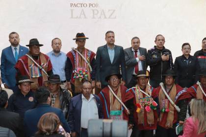 Autoridades, empresarios y organizaciones sociales firman un acuerdo por la unidad y el desarrollo de La Paz