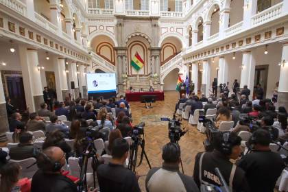 Gobierno convoca a acto en Palacio para las 11:30 de este miércoles y se anuncia “posesión de nuevas autoridades”