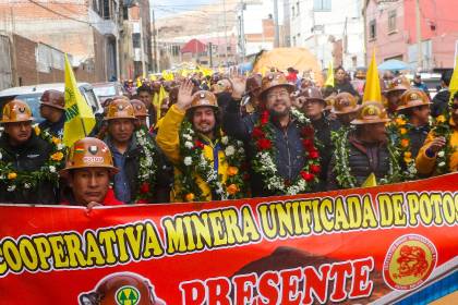 Samuel llega a Potosí, es arropado por mineros y destaca la importancia de la producción y el turismo