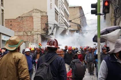DDHH reporta ocho mineros arrestados durante gasificación en Plaza Murillo
