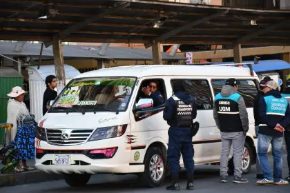 La Paz: Tras violenta protesta de choferes la Alcaldía los convoca al diálogo