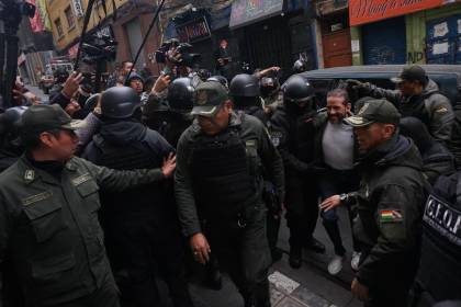 Tensión y gritos se registran en la previa de la reinstalación de la audiencia de revisión de la detención de Camacho y Pumari 