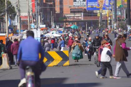 Estudiante peruano en Bolivia retorna a su país en ‘bici’ ante los bloqueos: “Fueron más de 12 horas hasta Desaguadero”