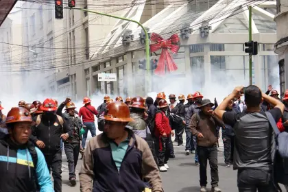 DS 5503: Mineros asalariados se retiran de la Casa Grande del Pueblo tras reunirse con el Gobierno 