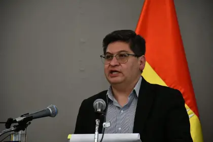 ¿Cuánto costaría elevar la renta Dignidad al monto propuesto por Lara? Esto responde el Gobierno