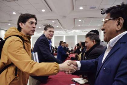 “La garantía es la firma del presidente”: Choferes anuncian acuerdo y suspensión del paro
