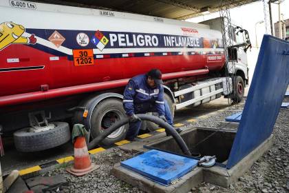 Sincerar los precios para todos y vincularlos al mercado internacional, la salida a la crisis que plantea un analista de Jubileo