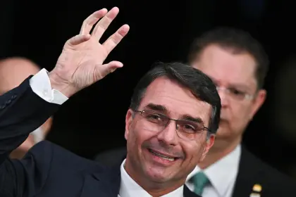 Hijo de Bolsonaro dice que “no quedará de brazos cruzados” y será candidato a presidente