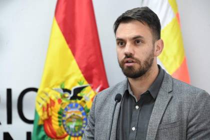 Del Castillo cuestiona una reforma constitucional: “No es venir a proponer 101 temas, así no funciona”