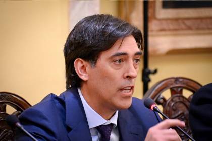 Ante protestas, el ministro Zamora reitera el llamado al diálogo del Gobierno