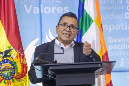 Defensor señala que hay más de 33.000 detenidos preventivos “y también esperan la revisión de sus plazos legales” 