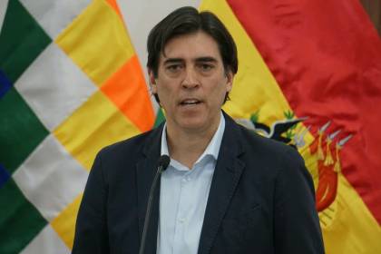 Ministro Zamora califica de “chacota” y “ciencia ficción” el audio que lo vincula a un supuesto operativo para capturar a Evo