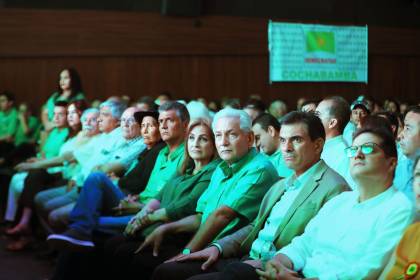 En el congreso de Demócratas, Costas respalda la elección de un candidato único y sugiere incluir a notables en la pugna