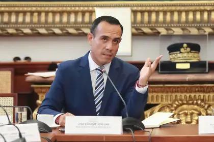 Congreso de Perú admite para debate las 7 mociones para censurar al presidente interino Jerí