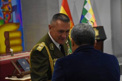 Luis Arce posesiona a Augusto Russo como nuevo comandante de la Policía Boliviana