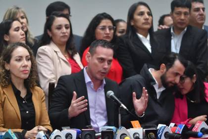 Velasco y bancada de Libre exigen a la Policía no presionar ni interferir a fiscales que indagan el caso Cerimedo