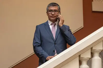 Ministro de Economía y canciller están en EEUU en busca de “financiamiento y atraer inversiones”