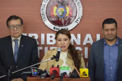 TCP instruye al TSE mantener credencial de Coaquira como magistrada del TSJ tras suspender la resolución del juez de Coroico