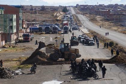 Gabinete ministerial se reúne en Palacio mientras avanza el desbloqueo en la ruta La Paz - Oruro