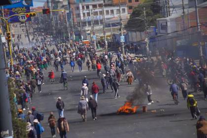 Policía reporta cerca de 20 aprehendidos en operativo de desbloqueo en la zona sur de La Paz