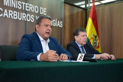 “Hemos tomado medidas para que no vuelva a ocurrir”, señala el presidente de YPFB sobre la gasolina de mala calidad