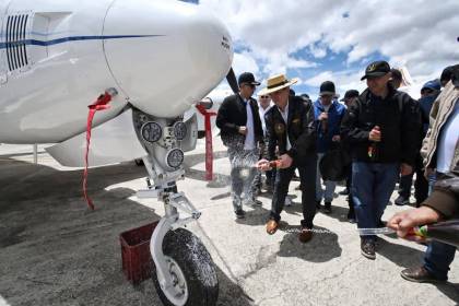 Presidente Paz ch’alla el avión presidencial y otros vehículos oficiales por Carnaval