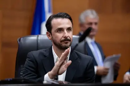 Velasco insta al Legislativo a aprobar el Estado de excepción y anuncia que la Gobernación cruceña coordinan el desbloqueo con los uniformados