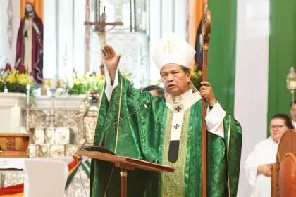 “Estamos como en un hoyo”: El Arzobispo de Santa Cruz pide acudir a Dios y habla de la IA