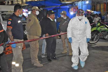 Cámaras captaron el momento en el que dos atracadores huyen tras disparar y matar a un librecambista